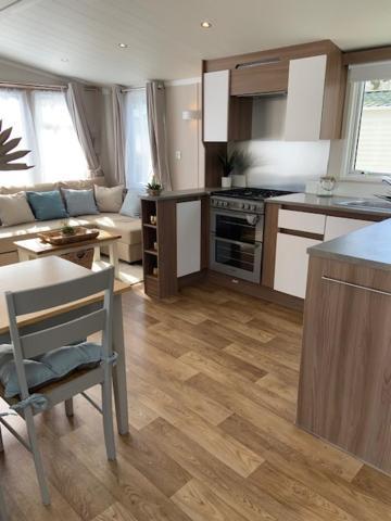 Cosy, Coastal Themed Holiday Home, Rockley Park, Poole, Dorset Extérieur photo