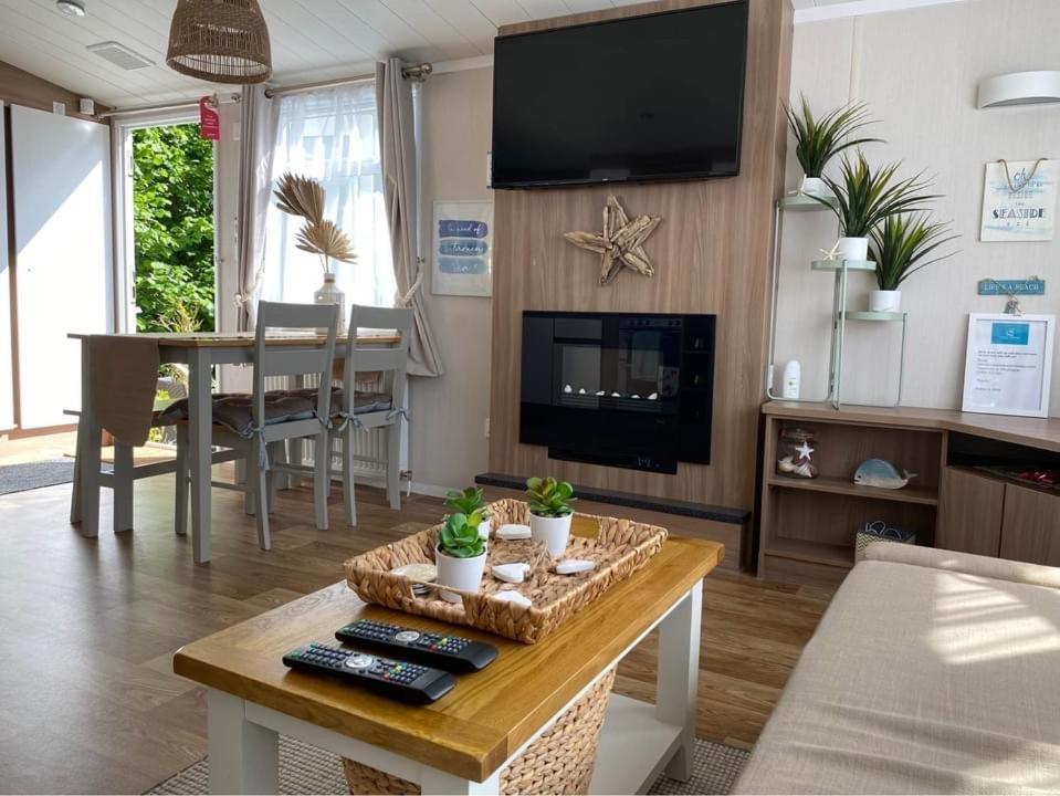 Cosy, Coastal Themed Holiday Home, Rockley Park, Poole, Dorset Extérieur photo