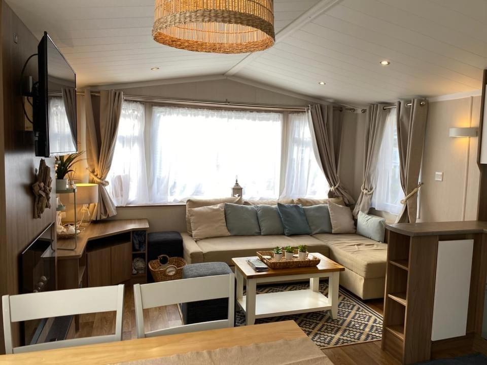 Cosy, Coastal Themed Holiday Home, Rockley Park, Poole, Dorset Extérieur photo